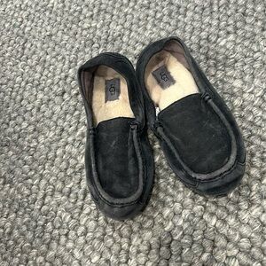 UGG Men's Ascot Slipper in Navy